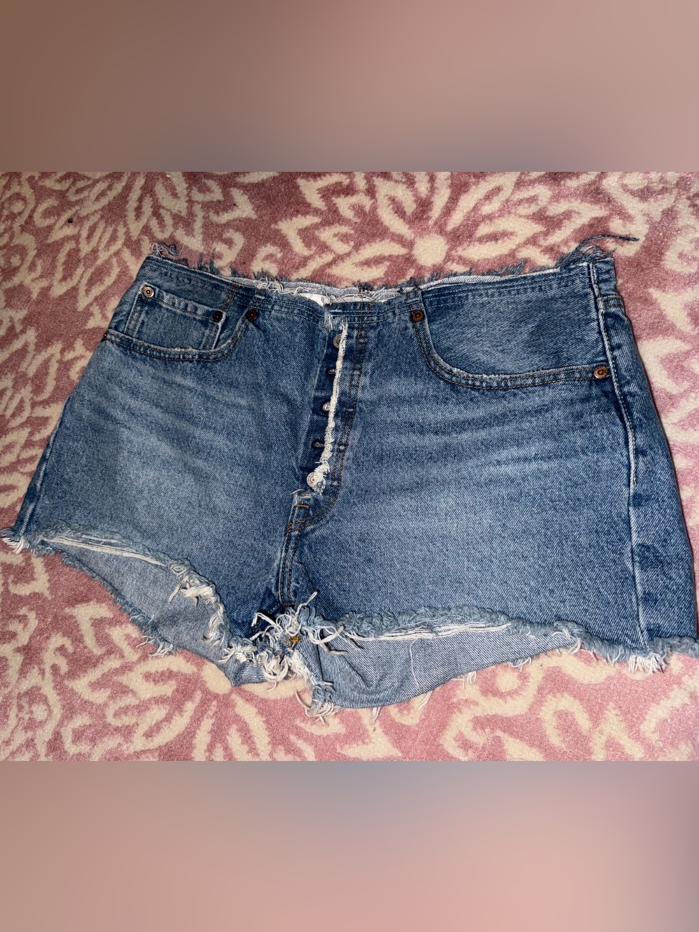 Levi’s Women’s Cutoff Denim Shorts Light Wash Raw Hem